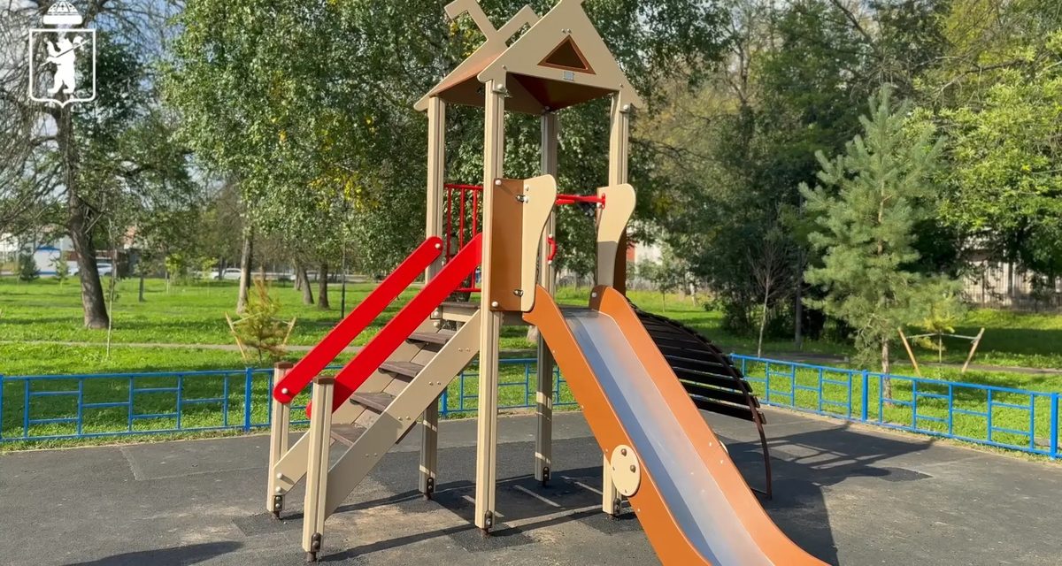 В «Рабочем саду» заменили старую детскую площадку на новый городок
