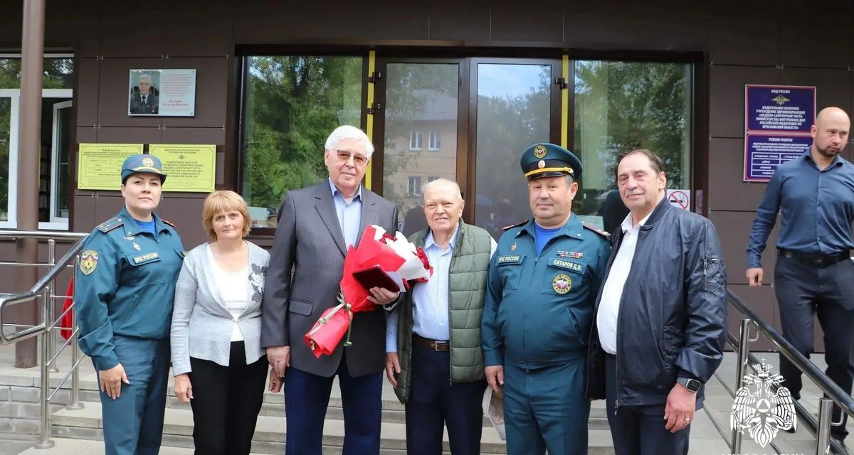 В Ярославле открыли доску почета к 80-летию заслуженного врача Владимира Балашина