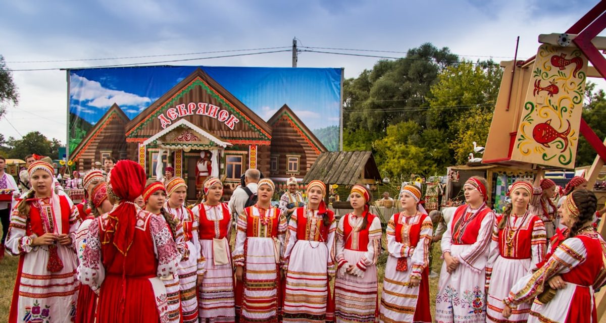Пять тысяч человек станцевали «Калинку» перед фестивалем молодежи в Екатеринбурге