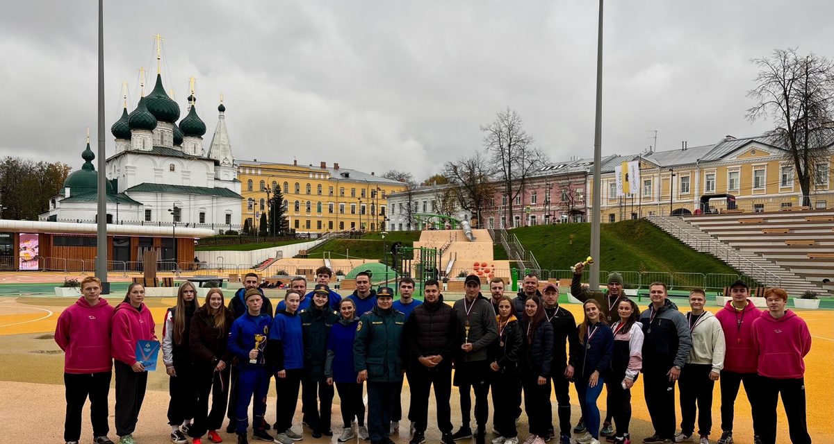 В Ярославле шесть ведомственных команд сыграли в лапту: победили спортсмены пожарно-спасательного спорта